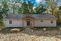 356 E Lake Hill Dr, Talladega