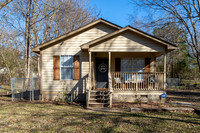 8216 Franklin Ave NE, Leeds